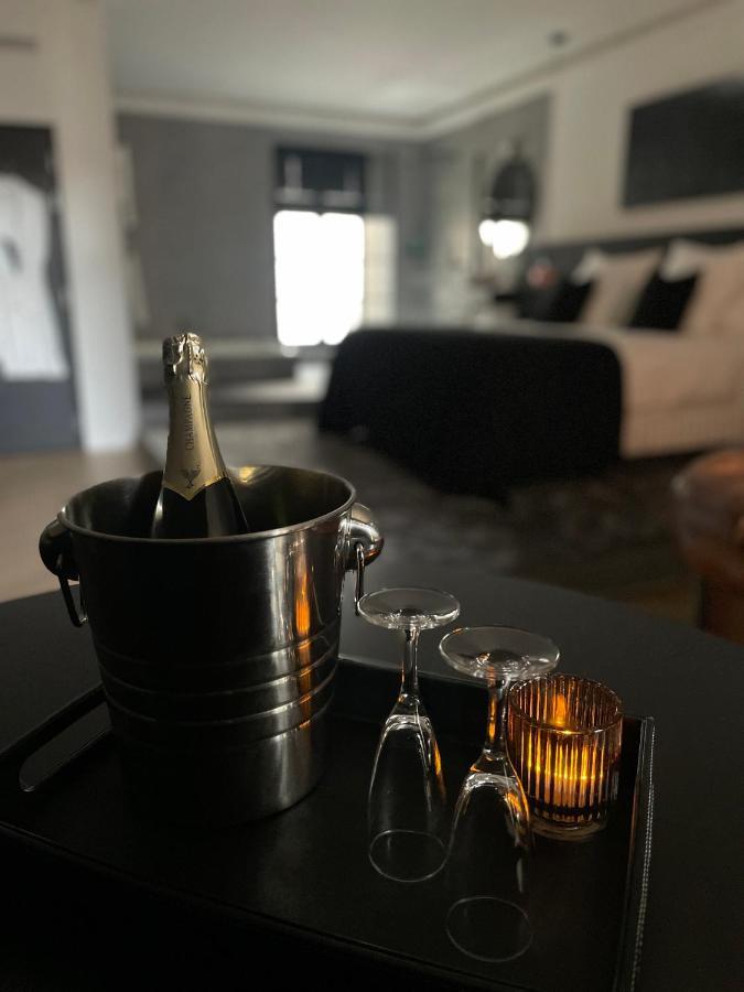 Ennea - Jacuzzi & Luxury Suites (Adults Only) Perpignan Exteriör bild